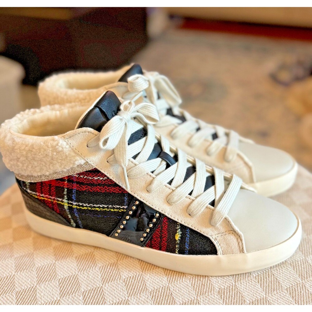 NEW Nine West Plaid Sherpa Trim Lace-Up Sneakers Women’s 8.5 Red Black Tartan - Picture 2 of 13